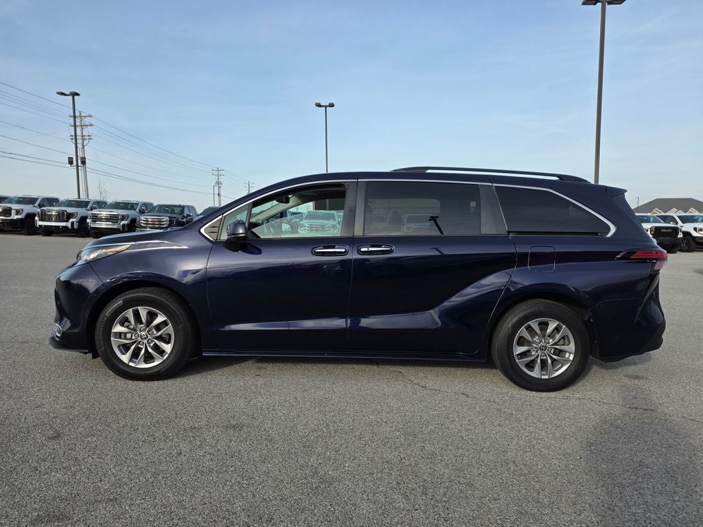 2022 Toyota Sienna XLE 7 Passenger