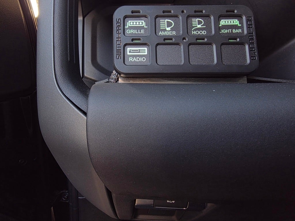 2024 Land Rover Defender 130 X-Dynamic SE