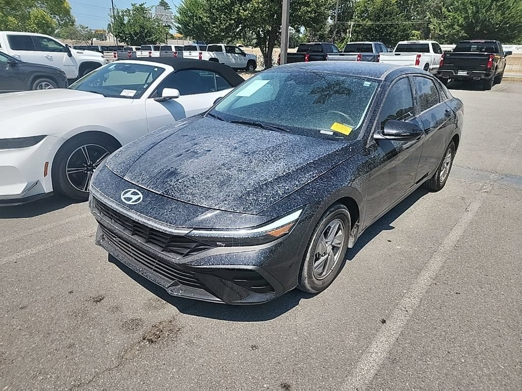 2025 Hyundai ELANTRA SE