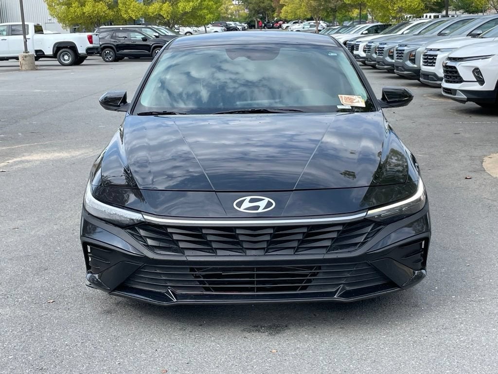 2025 Hyundai ELANTRA SE