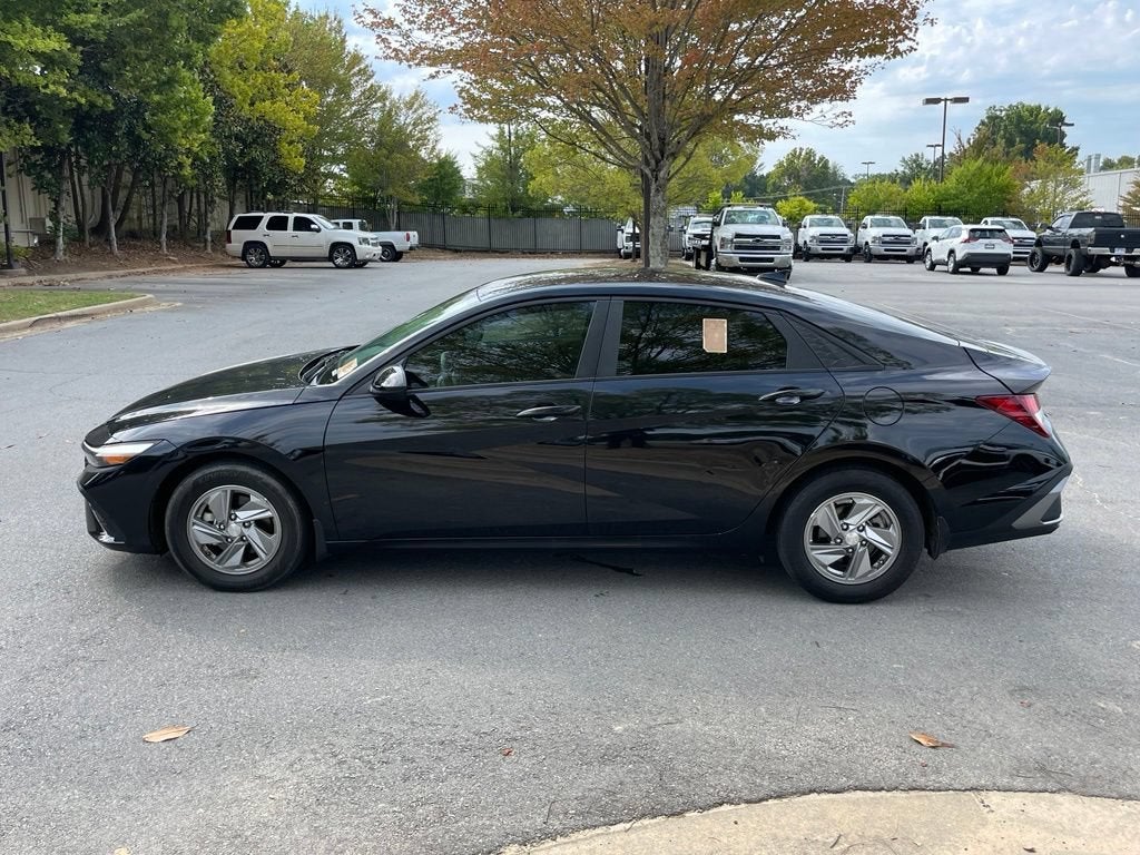 2025 Hyundai ELANTRA SE