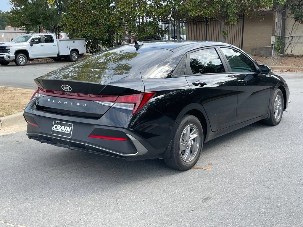 2025 Hyundai ELANTRA SE