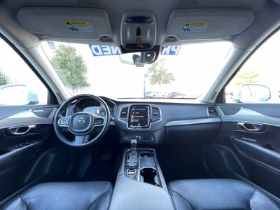 2021 Volvo XC90 Momentum
