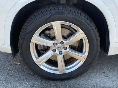 2021 Volvo XC90 Momentum