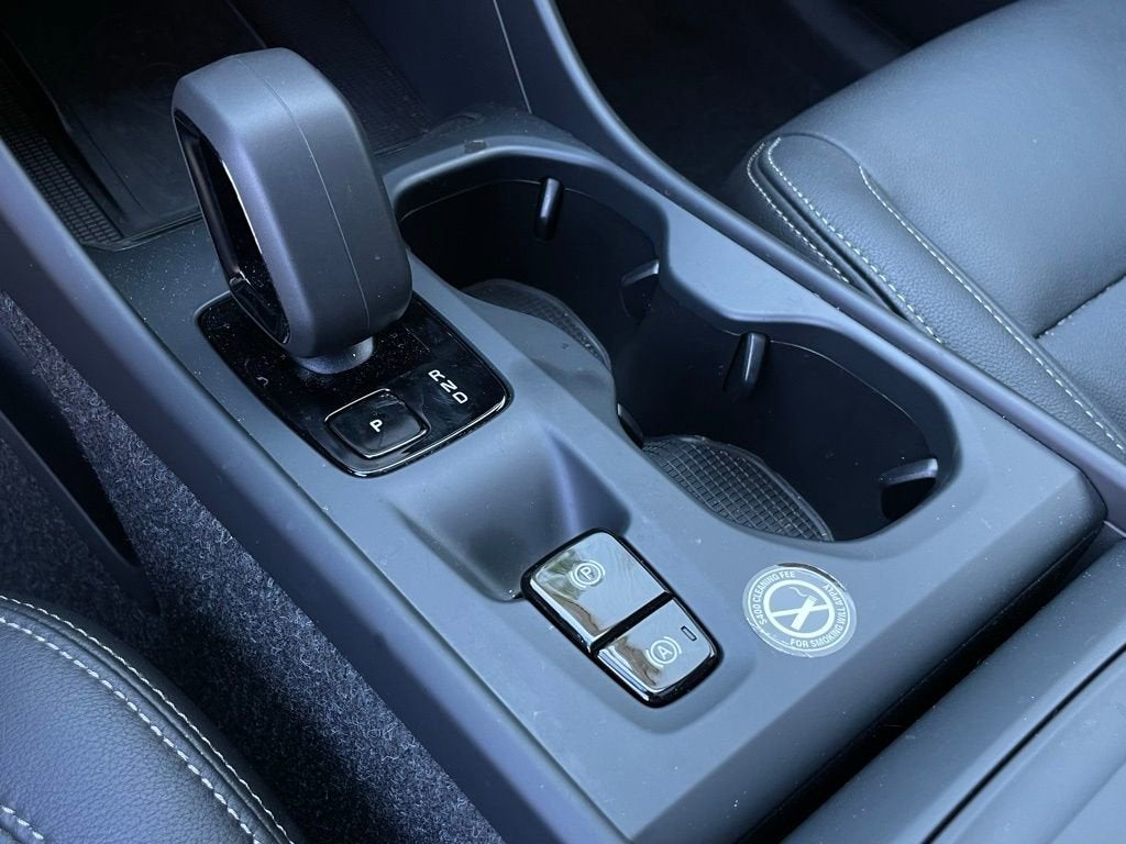 2025 Volvo XC40 Core Bright Theme