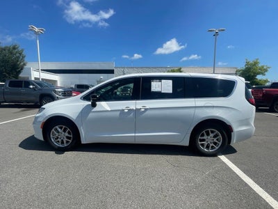 2025 Chrysler Pacifica Select