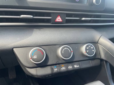 2022 Hyundai ELANTRA SE