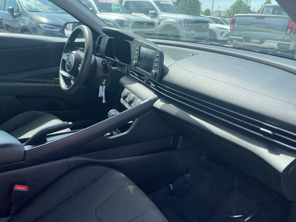 2022 Hyundai ELANTRA SE