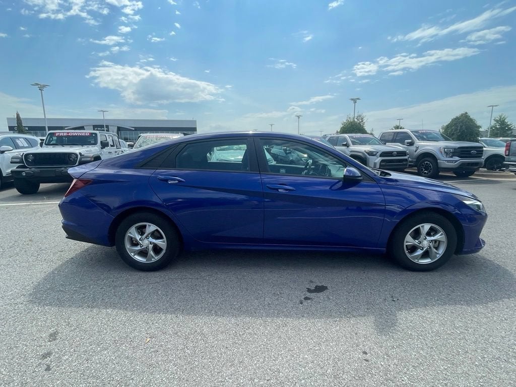 2022 Hyundai ELANTRA SE
