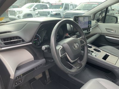 2024 Toyota Sienna XLE