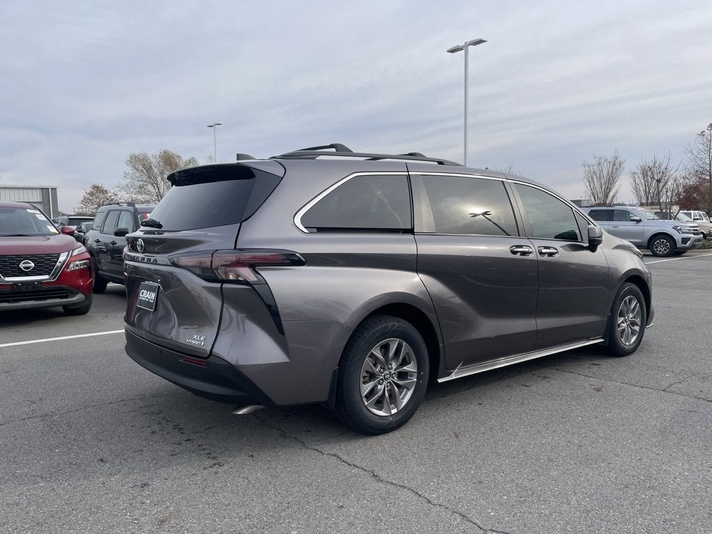 2024 Toyota Sienna XLE