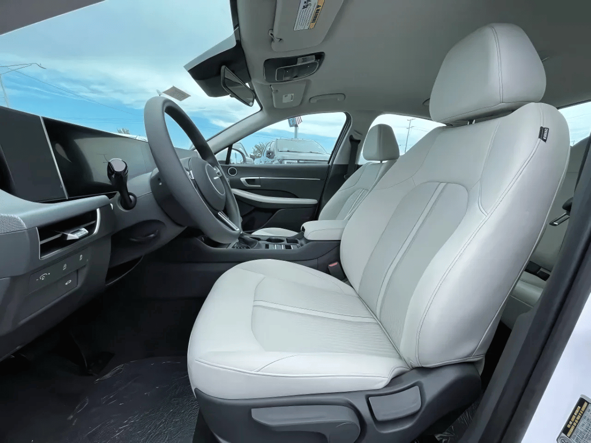 Hyundai Sonata interior