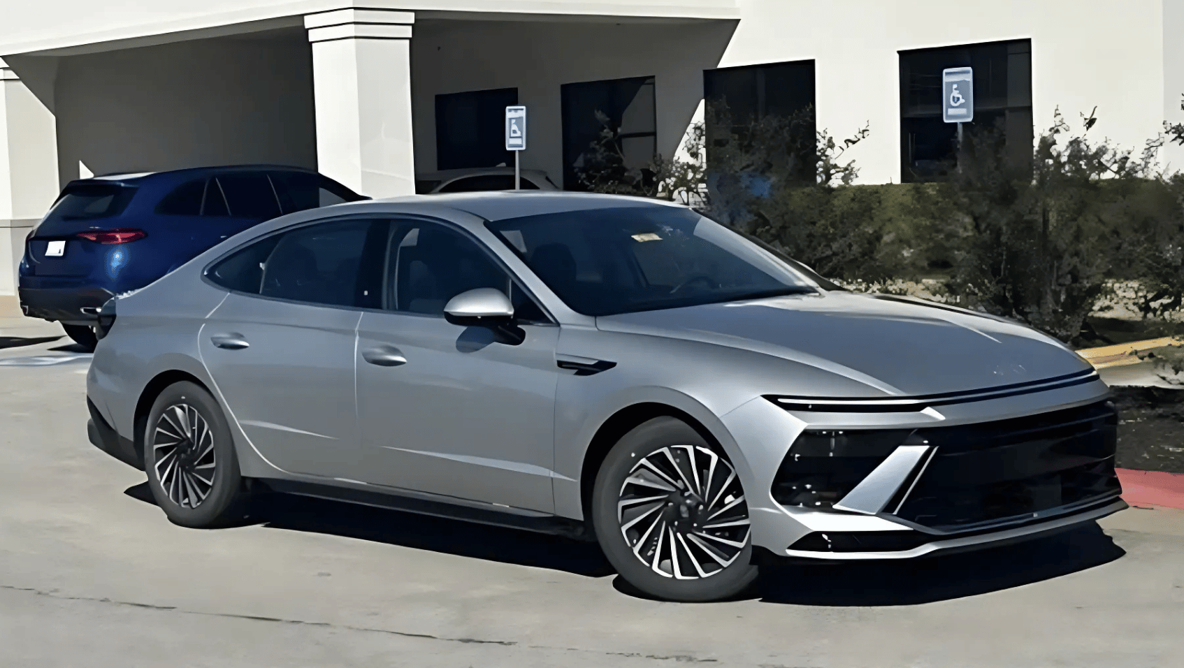 2025 Hyundai Sonata Hybrid