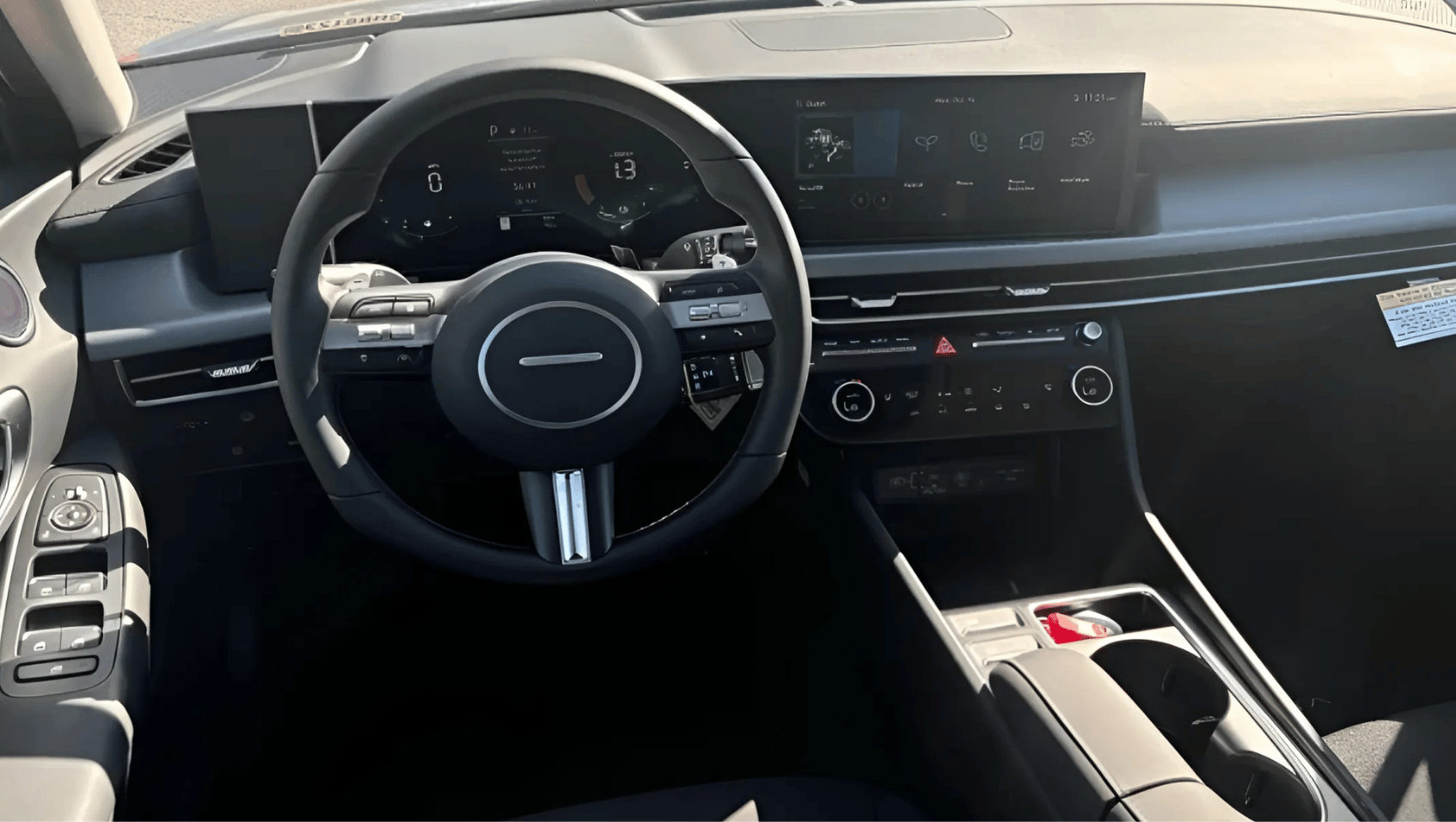 Interior View of the 2025 Hyundai Sonata Hybrid